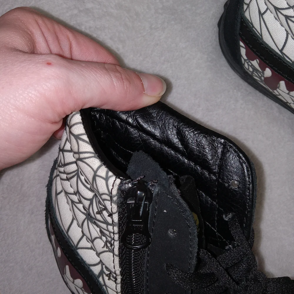 Vans Sk8-Hi Reissue Side Zip Kids Sz 3 “In The Shadows” Glow In Dark Spider Web - Picture 9 of 11